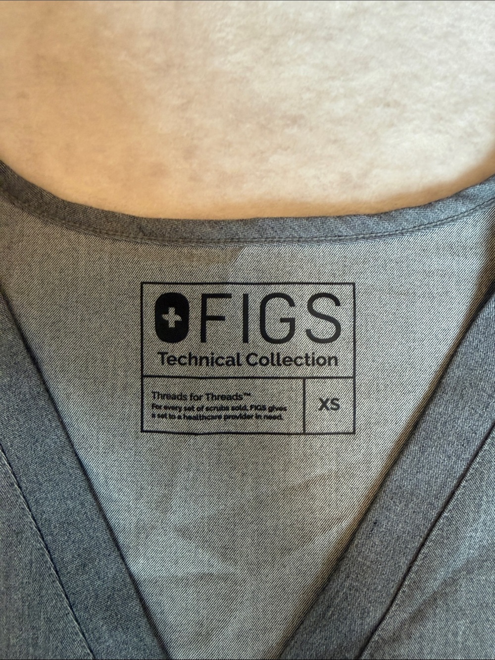 Figs technical collection Catarina one pocket scrub top - Picture 2 of 4